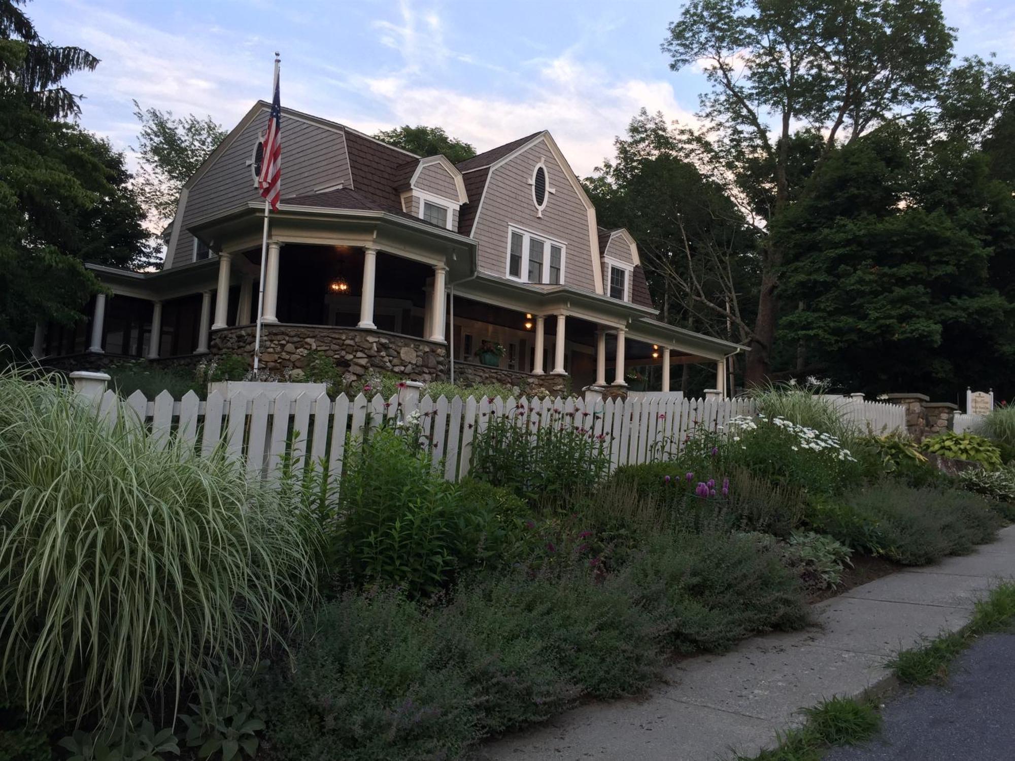 Hilltop House Bed & Breakfast Amenia Экстерьер фото