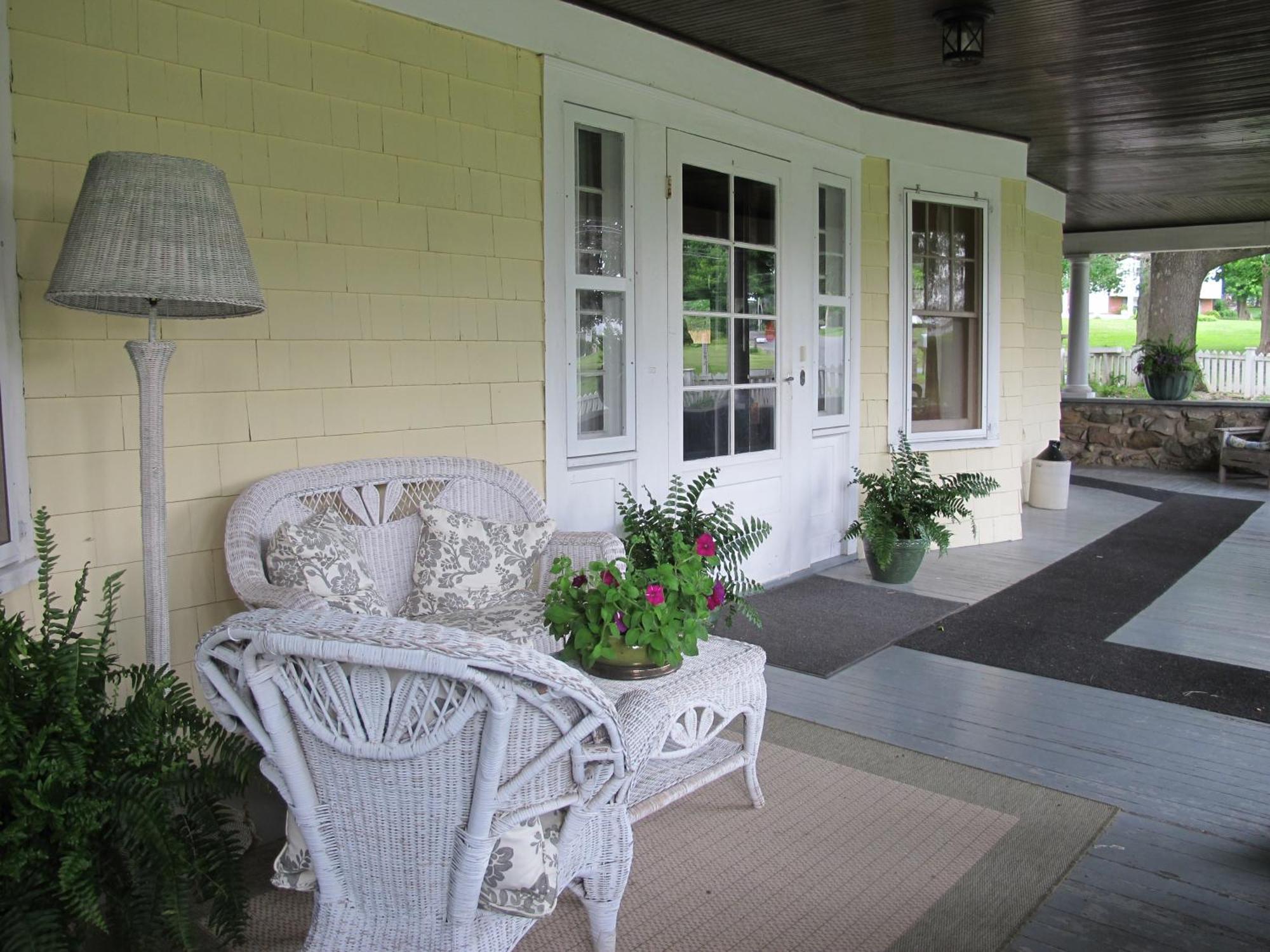 Hilltop House Bed & Breakfast Amenia Экстерьер фото