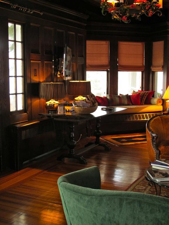 Hilltop House Bed & Breakfast Amenia Экстерьер фото
