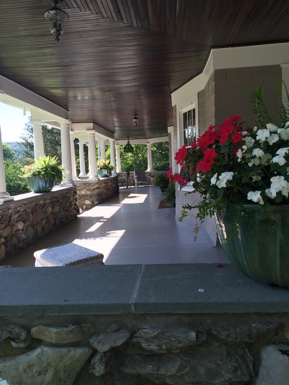 Hilltop House Bed & Breakfast Amenia Экстерьер фото