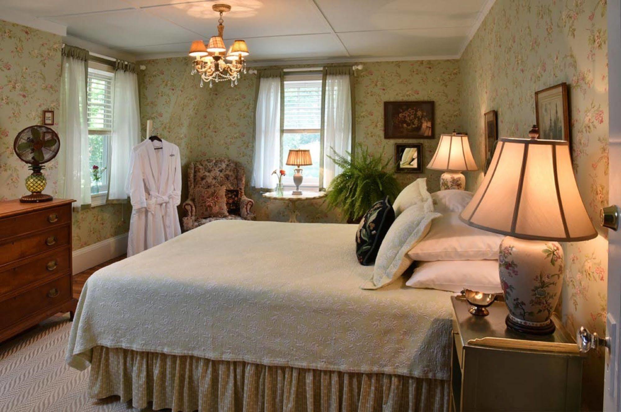 Hilltop House Bed & Breakfast Amenia Экстерьер фото