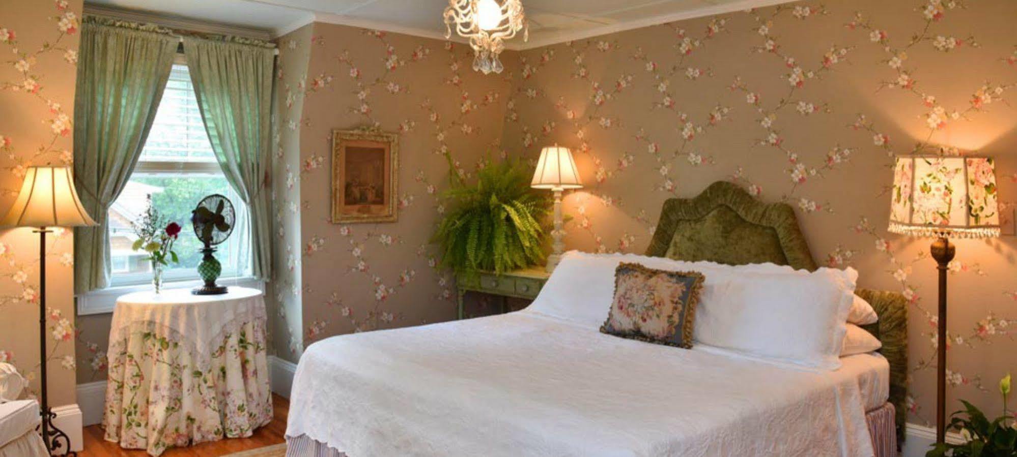 Hilltop House Bed & Breakfast Amenia Экстерьер фото